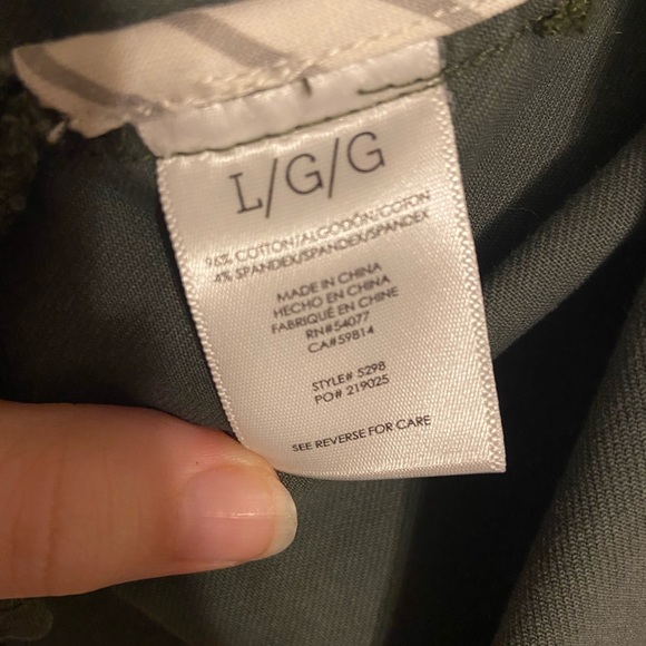 Olive green light weight, cropped shacket - Picture 5 of 7